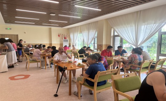 2024年8月10日，養(yǎng)老公司“親親鄰里食堂”盛大開業(yè)_副本.jpg